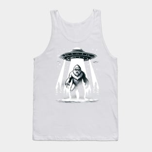 Bigfoot Sasquatch and UFO Encounter in the Night Sky Tank Top